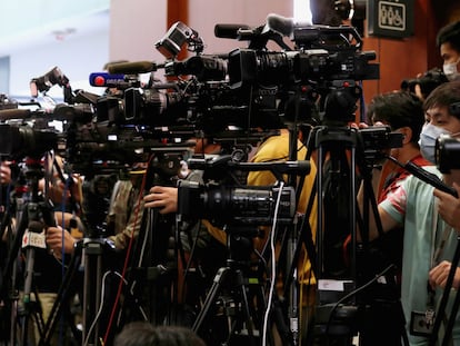 Periodistas en el Consejo Legislativo de Hong Kong, el pasado. 26 de febrero.