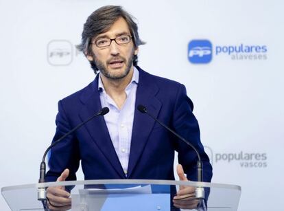 Iñaki Oyarzábal durante la presentación de la ponencia política del congreso de su partido en Álava.