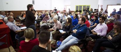 Uma assembleia de Podemos em Rivas Vaciamadrid.