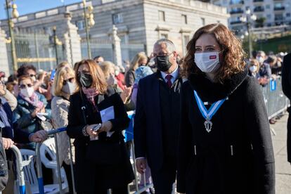 La presidenta de la Comunidad de Madrid, Isabel Díaz Ayuso, a su llegada este martes a la eucaristía con motivo del Día de la Virgen de la Almudena.