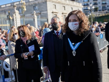 La presidenta de la Comunidad de Madrid, Isabel Díaz Ayuso, a su llegada este martes a la eucaristía con motivo del Día de la Virgen de la Almudena.