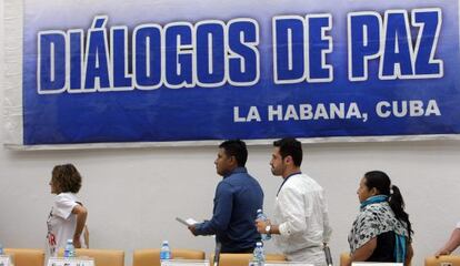 Un grupo de v&iacute;ctimas participa en los di&aacute;logos de paz en La Habana.