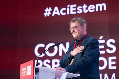 El expresidente de la Generalitat Valenciana Ximo Puig, durante el inicio del congreso extraordinario del PSPV, este sábado en Benicassim.