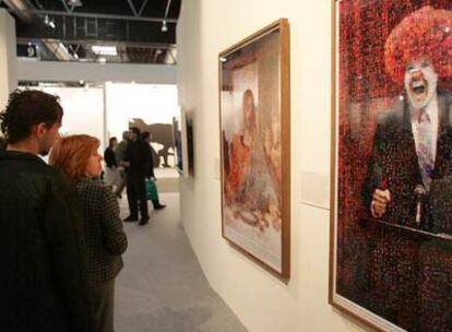 Fotografías de Joan Fontcuberta en el stand de EL PAÍS.