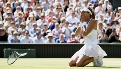 Garbi&ntilde;e Muguruza celebra su victoria ante Radwanska