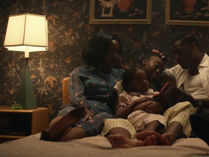 Deborah Ayorinde, Melody Hurd, Shahadi Wright Joseph y Ashley Thomas en un instante del primer capítulo de 'Them'.