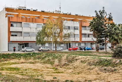 Fachada de los bloques de viviendas del municipio de Montserrat (Valencia), afectados por las ocupaciones irregulares y contratos de alquiler invalidados por un juzgado.