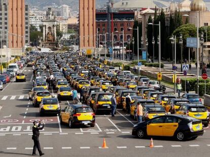 Concentración taxistas en Barcelona este jueves.