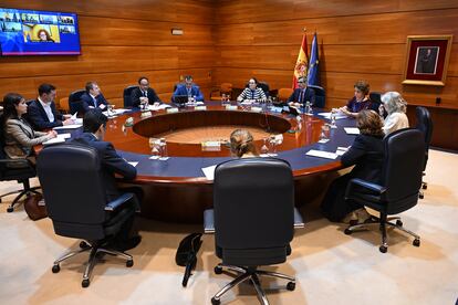 Reunión del Comité de Situación del Gobierno tras la crisis eléctrica presidido por Félix Bolaños.