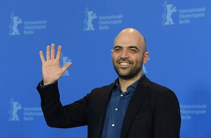 El guionista y escritor Roberto Saviano posa durante un photocall para promocionar la película 'La Paranza dei Bambini' (Pirañas) en la 69ª edición del Festival Internacional de Cine de Berlín (Berlinale), en Berlín, Alemania, el 12 de febrero de 2019.