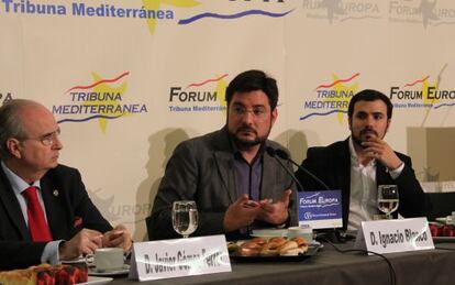 Ignacio Blanco y Alberto Garzón, durante el acto del Forum Europa.