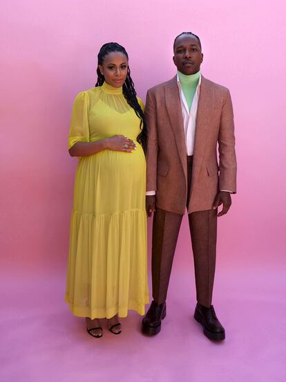 Leslie Odom, Jr. y Nicolette Robinson posaron en diferido.