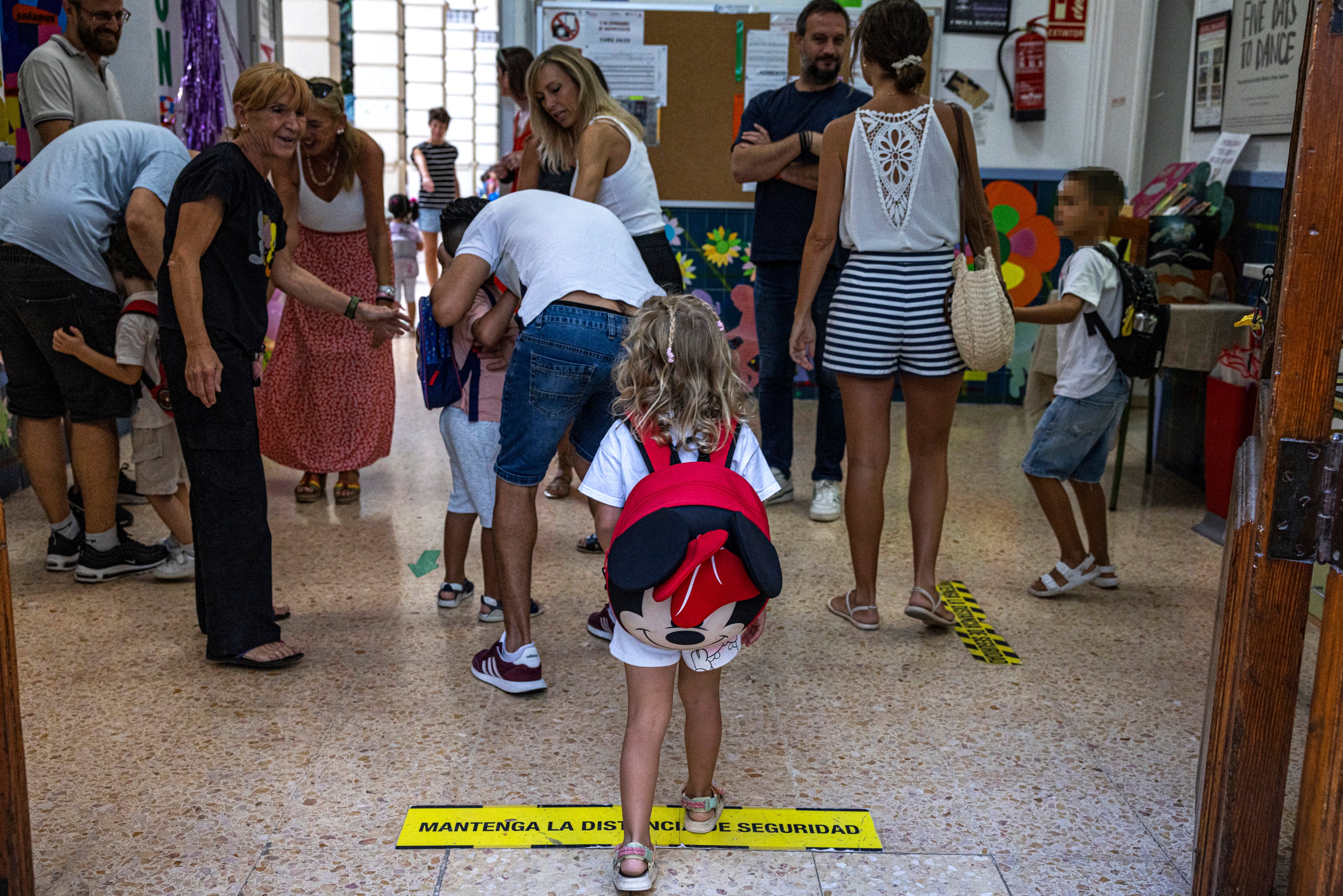 Educación atribuye a un error el cese de docentes que cubrían bajas de maternidad en Alicante 