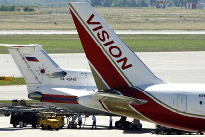 Los aviones con los agentes para el intercambio aparecen aparcados uno junto al otro en Viena.