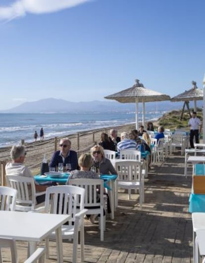 El chiringuito El Laurel, en la playa de la Víbora (Marbella).