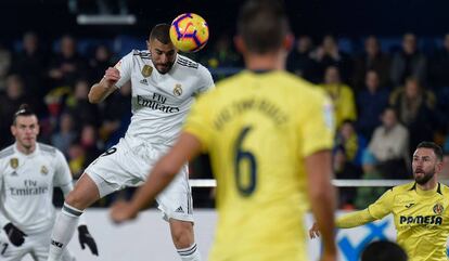 Karim Benzema marca gol en el partido entre el Villarreal y Real Madrid