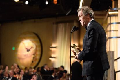 El actor Hugh Laurie interviene después de recibir el Globo de Oro a mejor actor secundario en televisión.