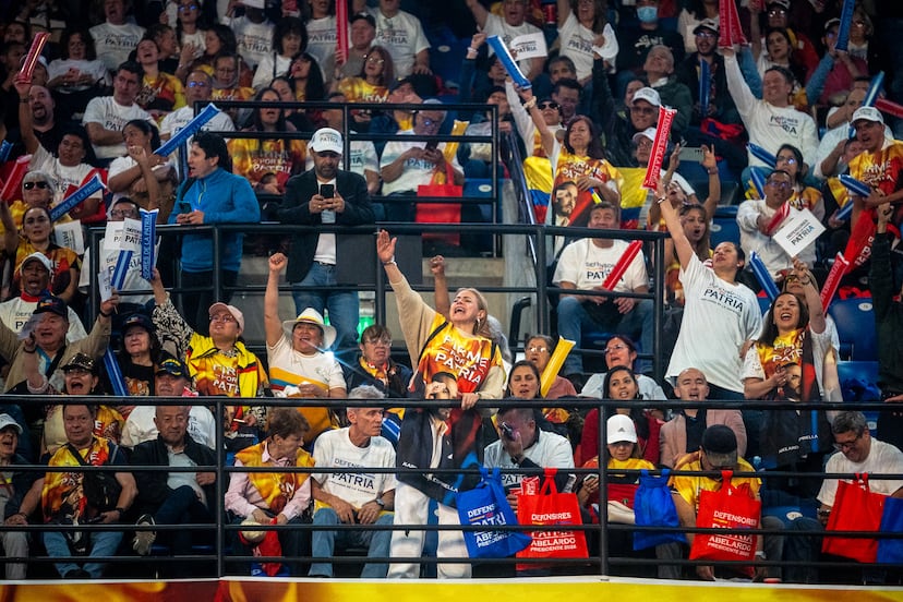 El candidato ultra Abelardo de la Espriella se da un baño de masas en ...