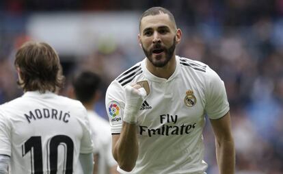 Benzema celebra uno de sus goles.