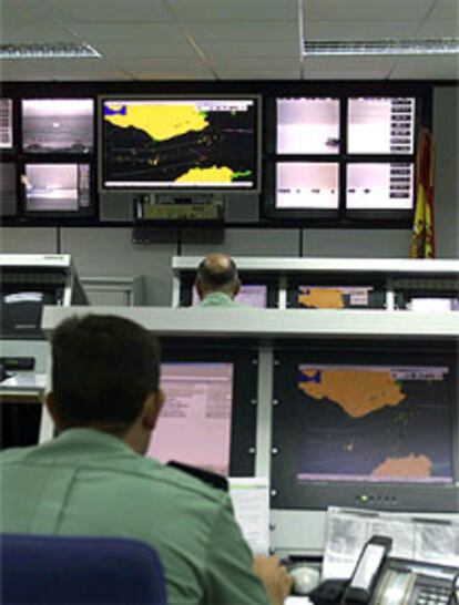 Centro de control en la comandancia de la Guardia Civil de Algeciras.