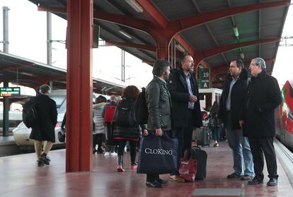 16-02-23. (DVD 1148). Trabajadores que hacen todos los dias la linea Valladolid-Madrid para ir a trabajar.  ALvaro Ramos-Catalina, Fernando de Pedro, Santiago Villaverde y Carlos Borrego.. Jaime Villanueva