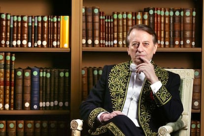 El escritor franco-argentino Hector Bianciotti en diciembre de 2003.