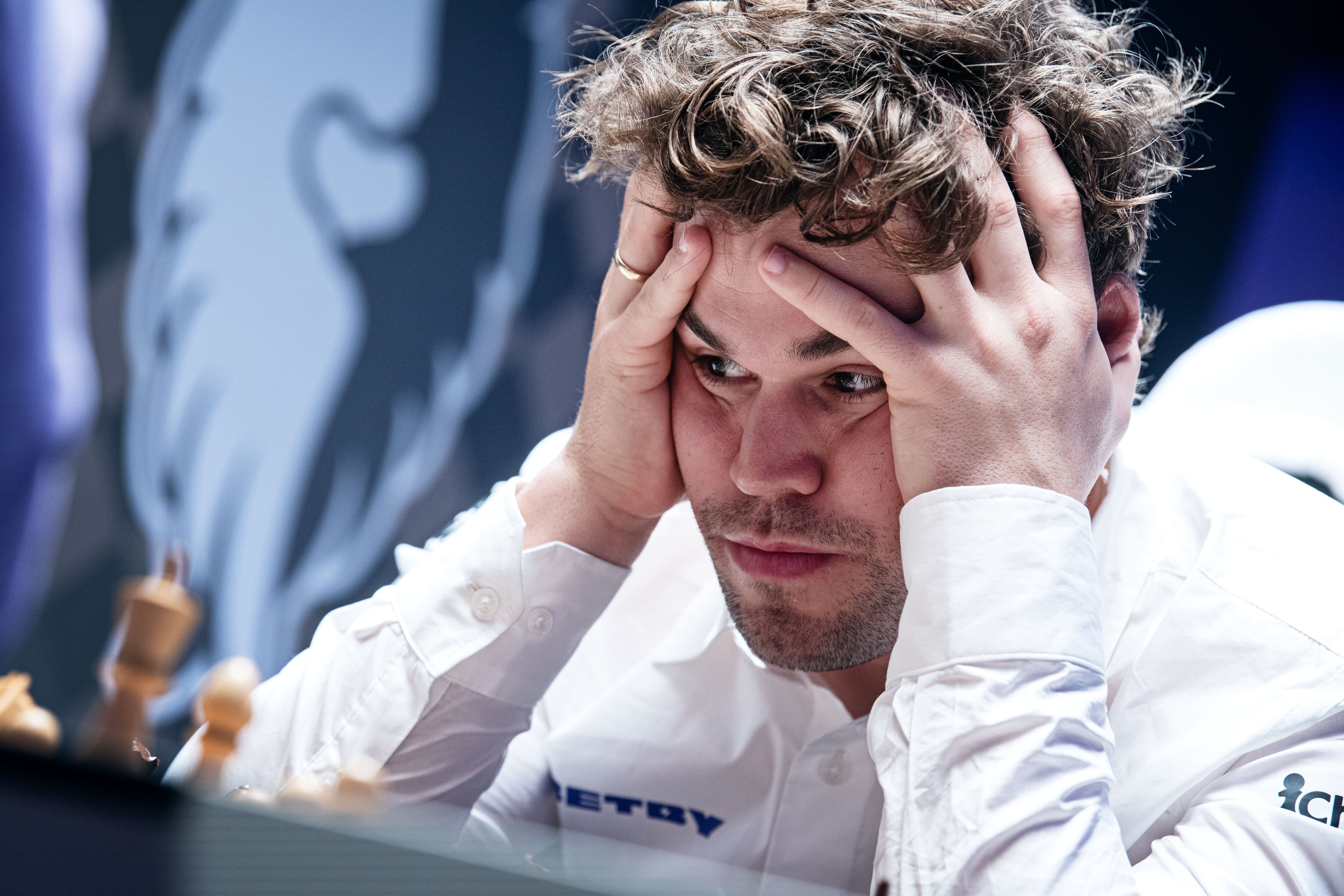 Carlsen, este lunes, durante la última partida del Freestyle Grand Chess Tour de París