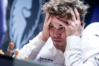Carlsen, este lunes, durante la última partida del Freestyle Grand Chess Tour de París