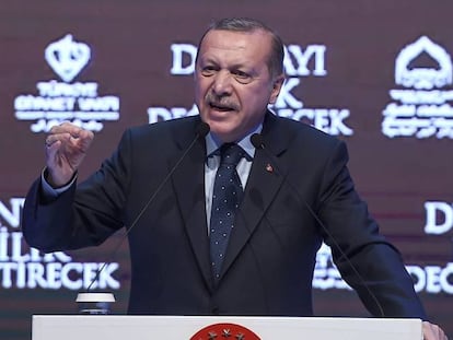 O presidente turco, Recep Tayyip Erdogan, durante discurso em Istambul neste domingo.