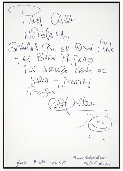Javier Bardem celebró a la mesa de Nicolasa su premio de interpretación en el Festival de Cine de San Sebastián en 1998. Disfrutó del "buen vino y el buen peskao", como dice su autógrafo, con sol incluido. Estaba eufórico: "¡Un abrazo lleno de salud y suerte!".