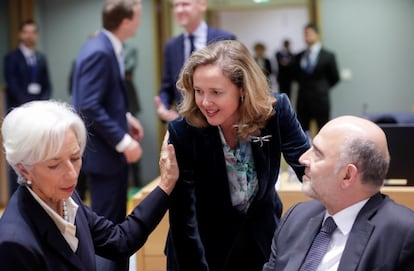 Christine Lagarde, Nadia Calviño y Pierre Moscovici, durante una reunión de los ministros de Finanzas del Eurogrupo en noviembre de 2019.