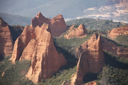 Vista de las Médulas, que se encuentran en el suroeste de León, en la comarca del Bierzo. La web Narrando paisajes incluye imágenes aéreas tomadas por drones o vídeos grabados por particulares.