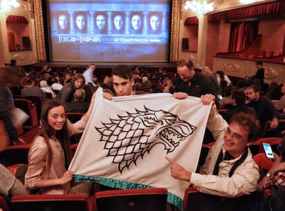 Seguidors de 'Joc de Trons' al Teatre Municipal de Girona.