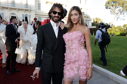 Leonardo Del Vecchio junto a Jessica Serfati, el pasado 23 de mayo, durante la gala amfAR del Festival de Cine de Cannes.