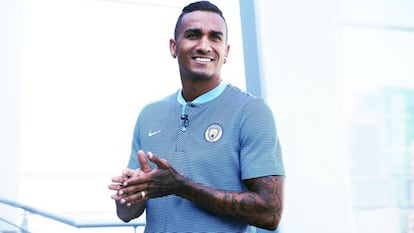 Danilo en una de las imágenes que ha difundido el Manchester City.