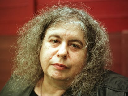 Andrea Dworkin fotografiada en la feria del libro de Edimburgo.