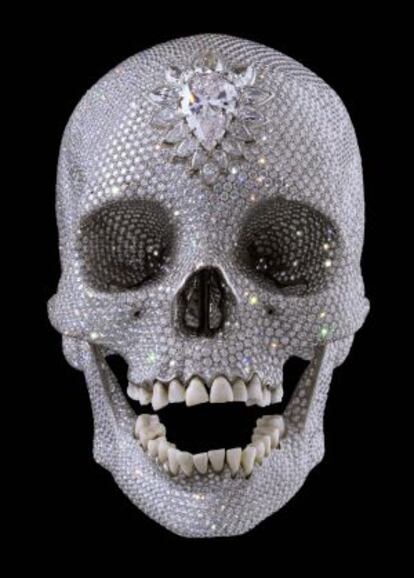 'Por el amor de Dios", obra de Damien Hirst. Calavera de platino con 8.601 diamantes incrustados.