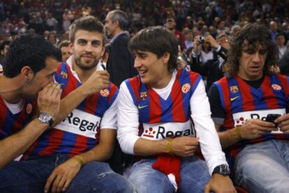 Busquets, Piqué, Bojan y Puyol, ayer en la final de la Euroliga en París.