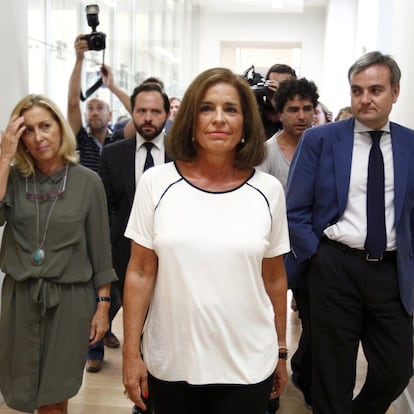 Ana Botella, alcaldesa de Madrid, tras comparecer ante los medios de comunicación, para anunciar que no se presentará a la alcaldía de Madrid en las próximas elecciones municipales del 2015.
