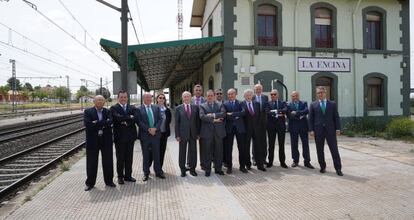 Grupo de empresarios valencianos, con Vicente Boluda al frente (en el centro de la imagen), en un acto de reivindicaci&oacute;n del Corredor Mediterr&aacute;neo.