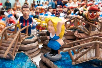 Los <i>caganers</i> del futbolista Gerard Piqué y la cantante Shakira.