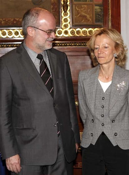 Antonio Castels y Elena Salgado, en abril pasado.