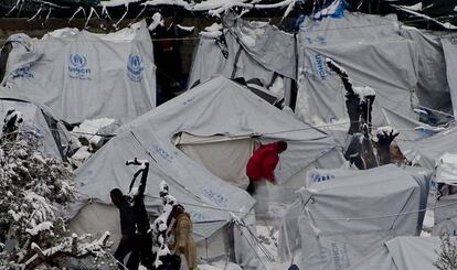 Neve em campo de refugiados de Moira, na ilha de Lesbos, na Grécia.