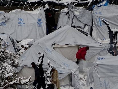 Neve em campo de refugiados de Moira, na ilha de Lesbos, na Grécia.