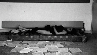 Un fotograma de 'Yo, tú, él, ella' (1974), de Chantal Akerman.