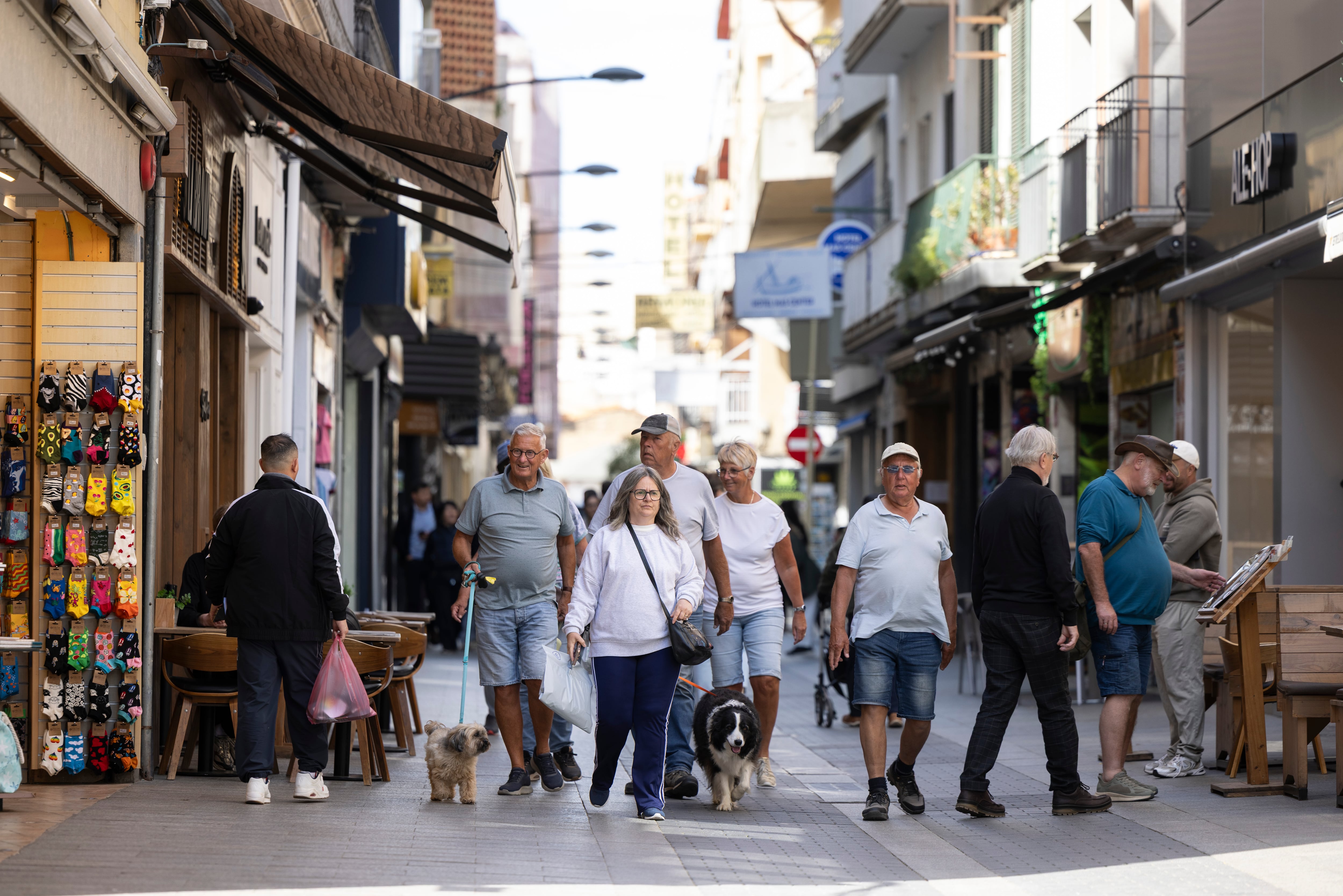 Un grupo de economistas tacha de “subvencionados” los sectores que pagan menos de 29.000 euros al año
