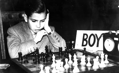 Arturo Pomar, con 14 años, en un torneo de ajedrez en Londres.