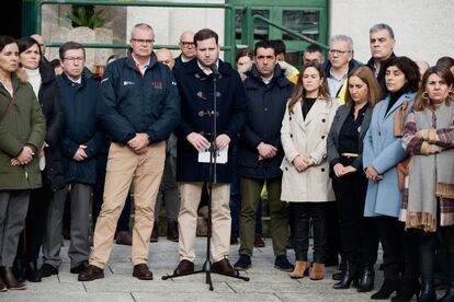 Minuto de silencio en el Ayuntamiento de Cercedo-Cotobade en homenaje a los fallecidos en el accidente. 