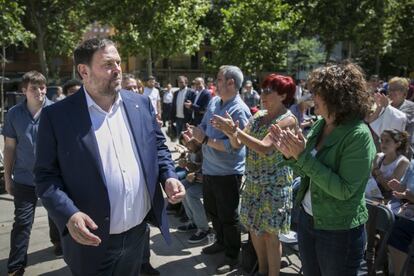 Leyendo el plan independentista catalán uno se pregunta a quién se le ha podido ocurrir todo este panorama en el que se encierran demasiadas normativas que no parecen tener salida legal. Pero el hecho es que ahí están y nadie se inmuta. El presidente Rajoy dice lo mismo pero él es quien debe anunciar el plan para evitar un choque total que a nadie interesa. No se puede decir que todo es ilegal pues sabemos que las leyes se las saltan muchos, y de eso Rajoy sabe bastante. Por ello espero que no se llegue a un enfrentamiento policial que sería gravísimo para el futuro y en el que no solo culparemos a los catalanes.