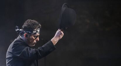 Andrés Calamaro, durante su concierto la noche del miércoles en Barcelona.